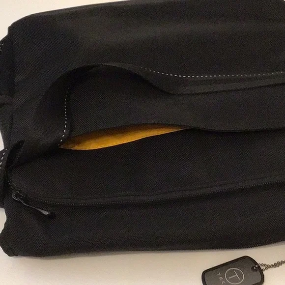 TUMI messenger laptop iPad travel messenger bag unisex Like New